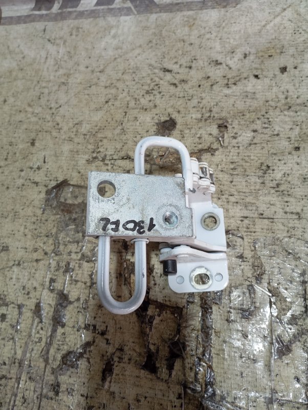 Петля двери Audi A6 2010 C6