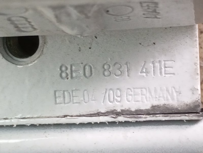 Петля двери Audi A6 2010 C6