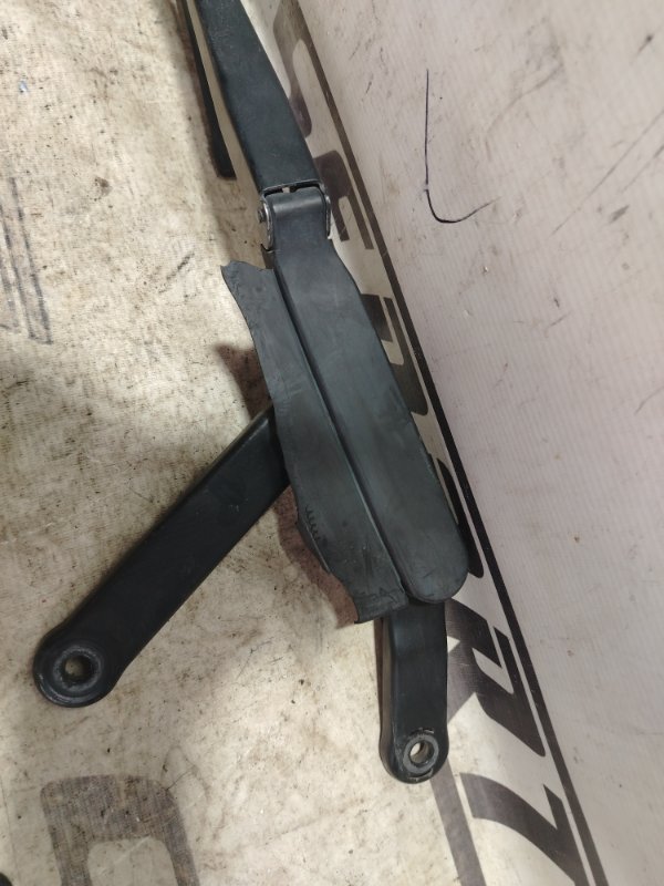 Поводки стеклоочистителей Volkswagen Touareg NF