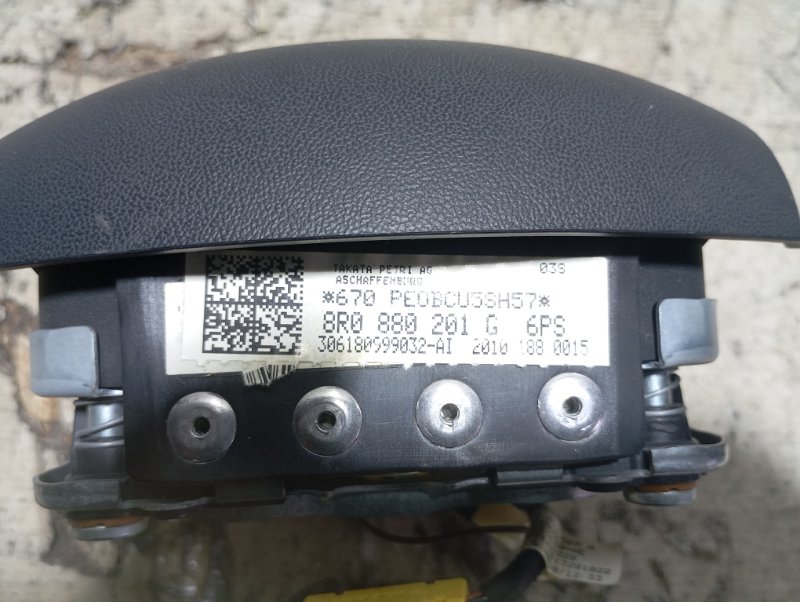 Подушка безопасности в руль Audi Q5 2010 8R