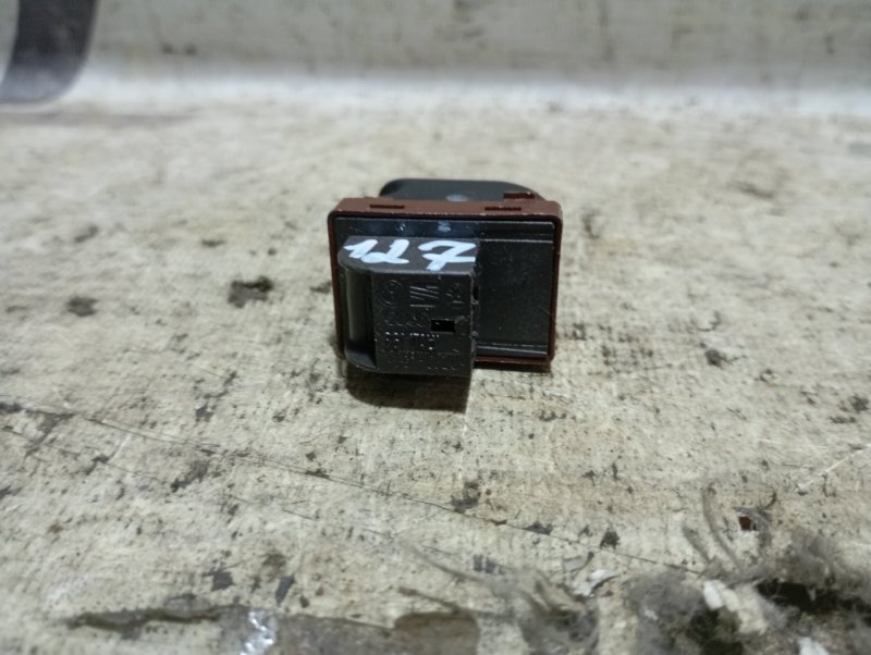 Кнопка открывания багажника Audi A4 2011 B8