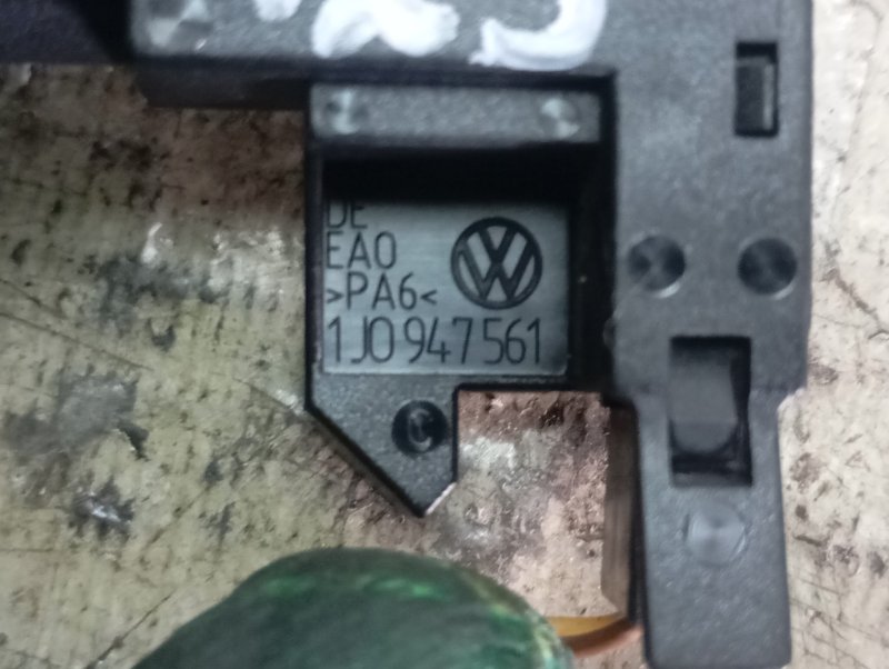 Выключатель концевой стояночного тормоза Audi A3 2011 8P