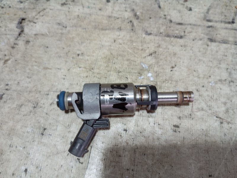 Форсунка топливная высокого давления Audi A4 B8