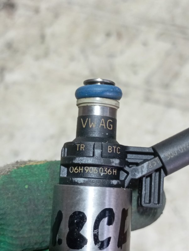 Форсунка топливная высокого давления Audi A4 B8
