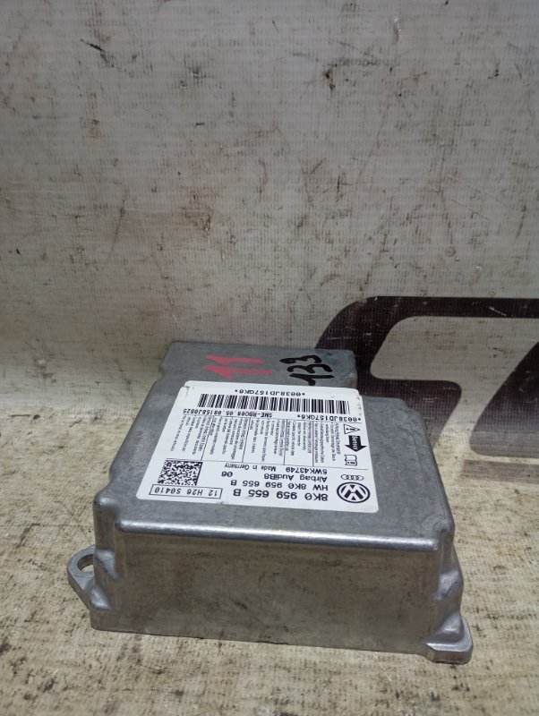 Блок управления подушками безопасности Audi A4 2008 B8