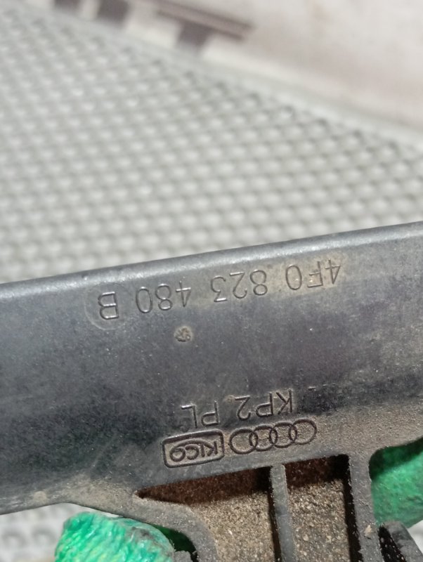 Петля капота Audi A6 ALLROAD 2010 C6