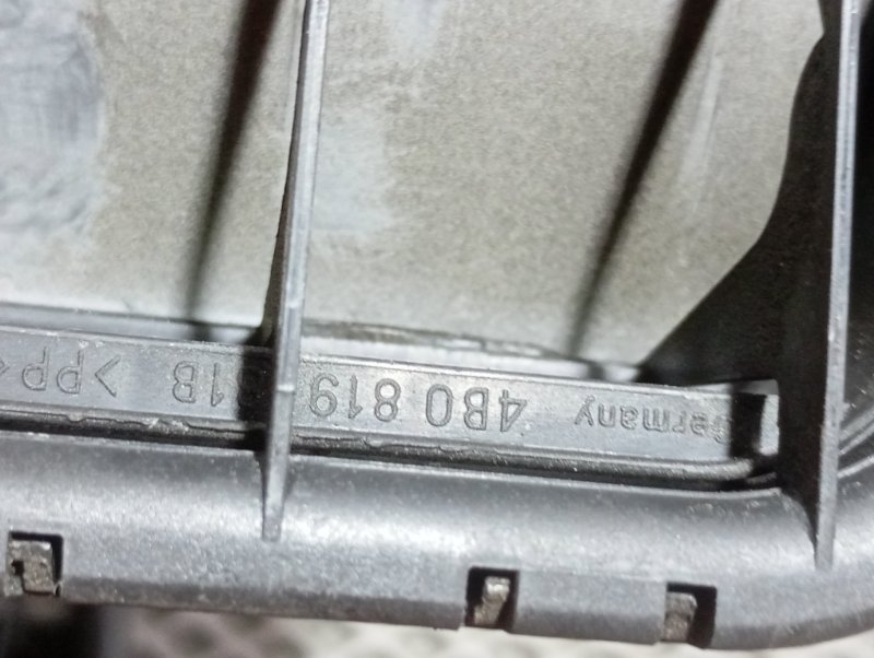 Кронштейн бампера Audi A6 2010 C6