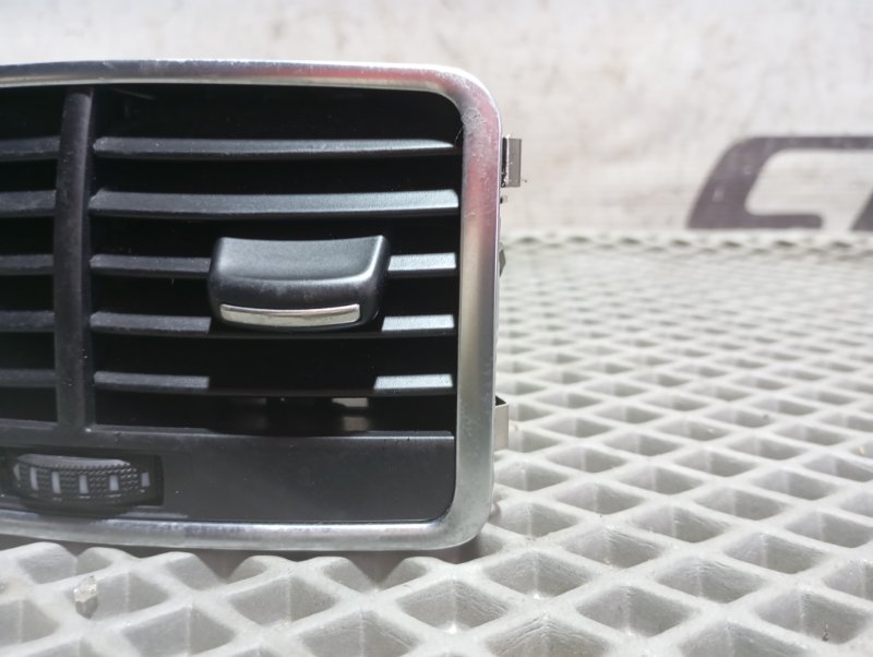 Дефлектор салона центральный Audi A6 2007 C6