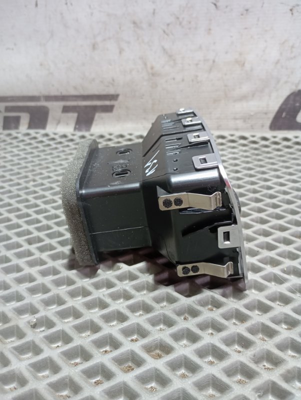 Дефлектор салона центральный Audi A6 2007 C6