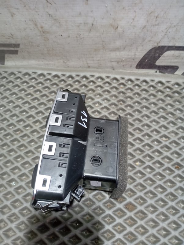 Дефлектор салона центральный Audi A6 2007 C6