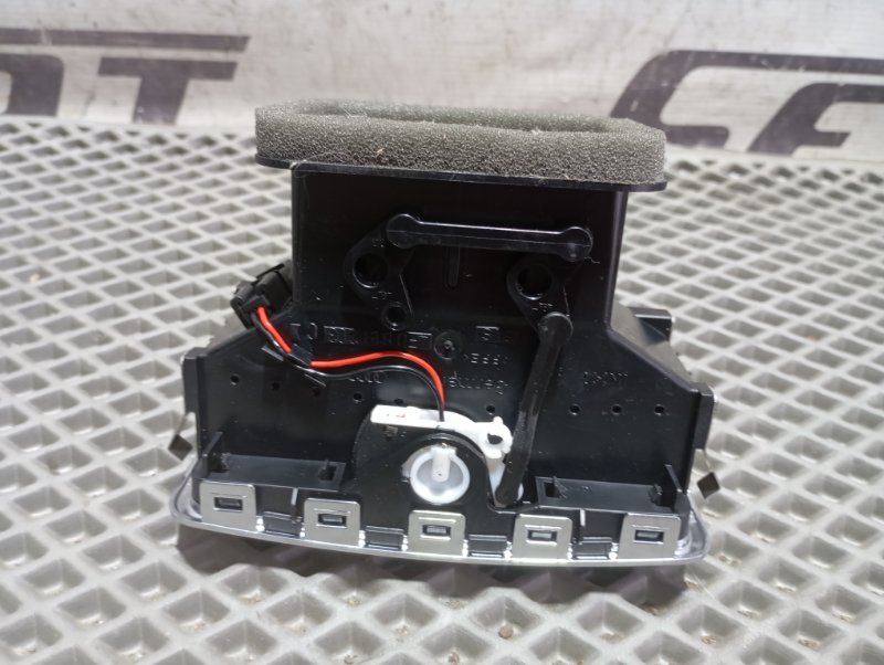 Дефлектор салона центральный Audi A6 2007 C6