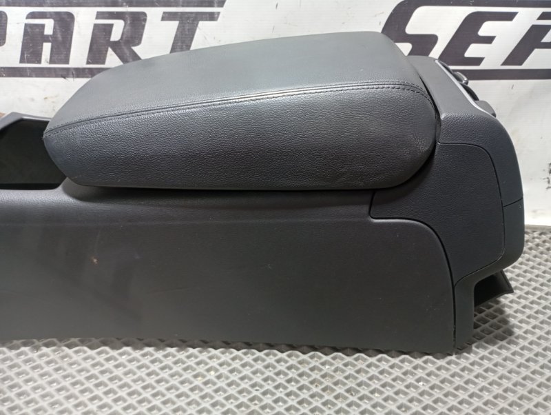 Подлокотник Audi A6 ALLROAD 2014 C7