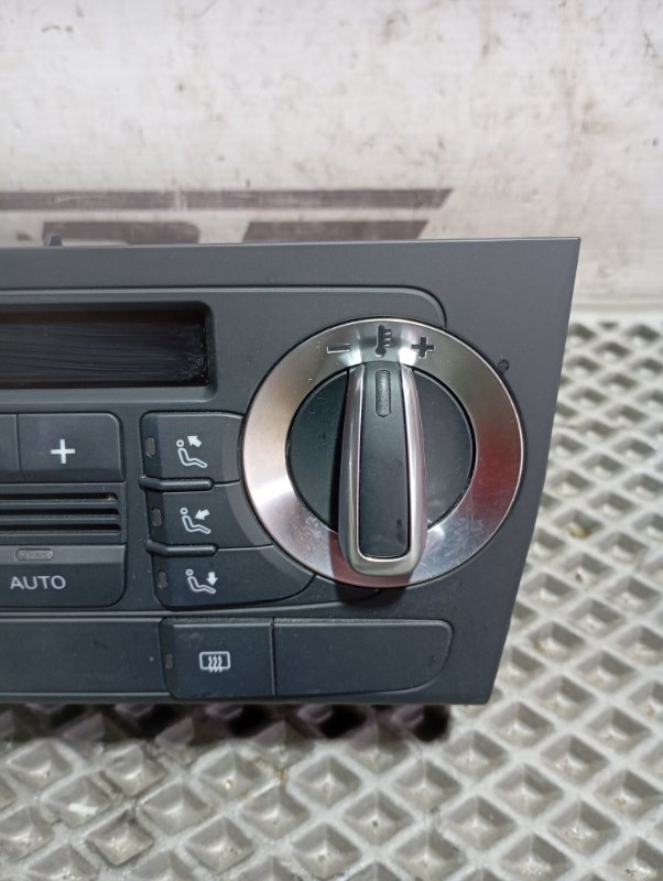 Блок управления климат-контролем Audi A3 2011 8P