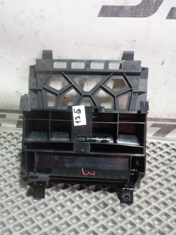 Пепельница Audi A3 2011 8P