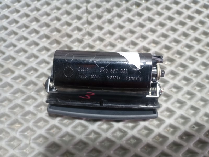 Пепельница Audi A3 2011 8P
