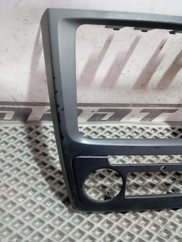 Рамка магнитолы Skoda YETI 2015