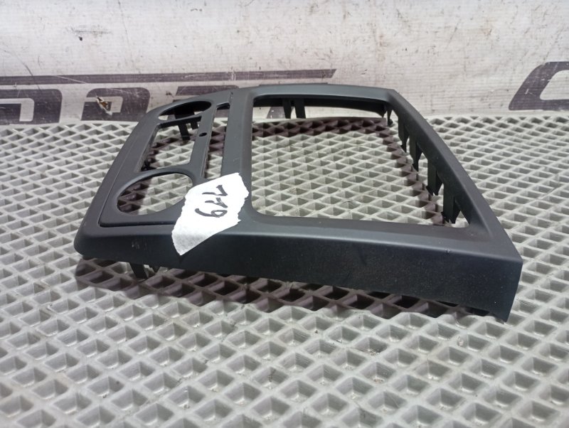 Рамка магнитолы Skoda YETI 2015