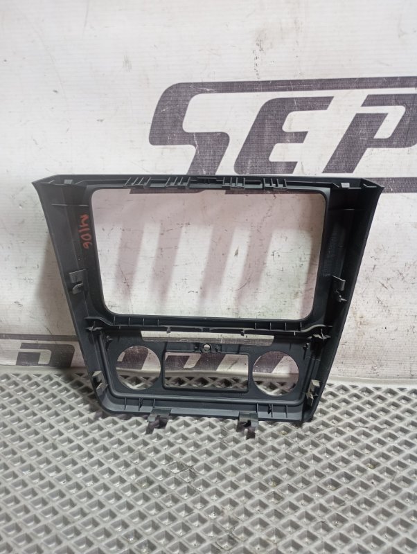 Рамка магнитолы Skoda YETI 2015