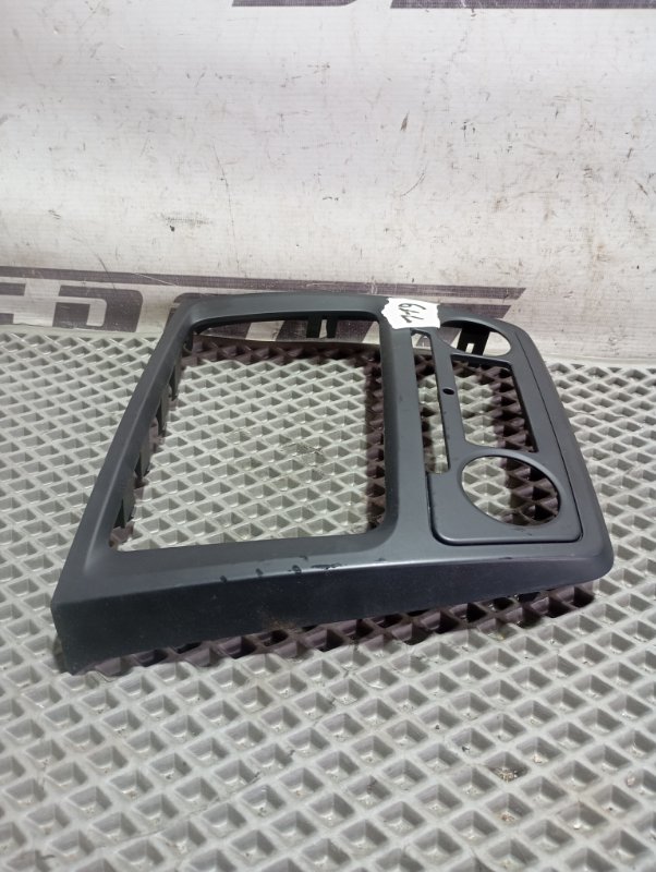 Рамка магнитолы Skoda YETI 2015