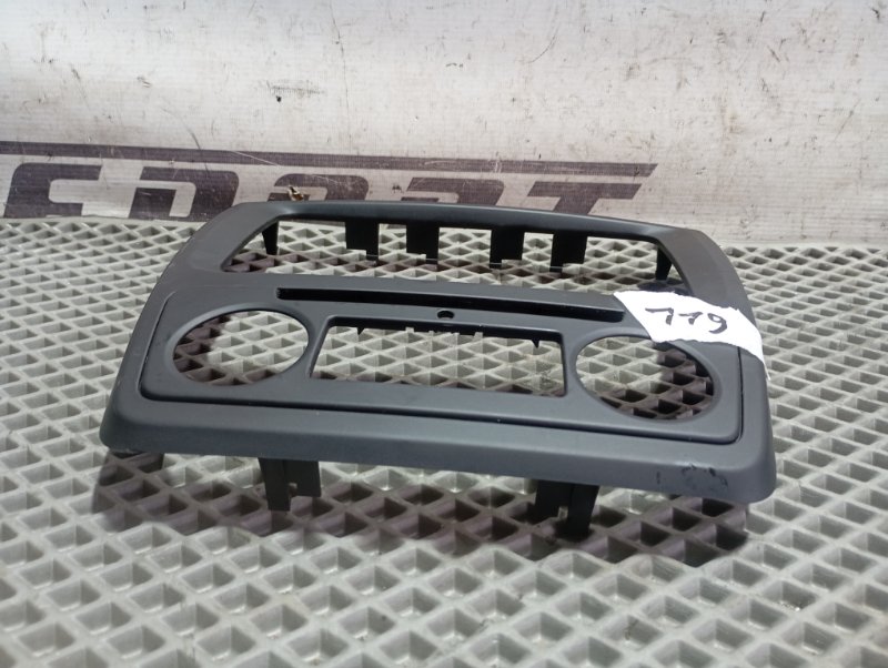 Рамка магнитолы Skoda YETI 2015