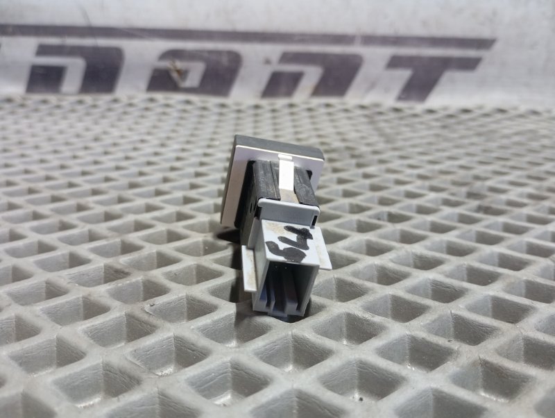 Кнопка давления в шинах Skoda YETI 2015