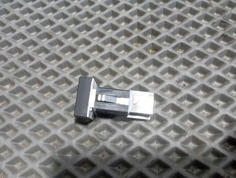 Кнопка давления в шинах Skoda YETI 2015