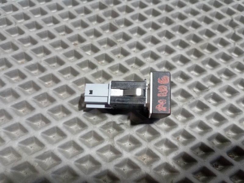 Кнопка давления в шинах Skoda YETI 2015