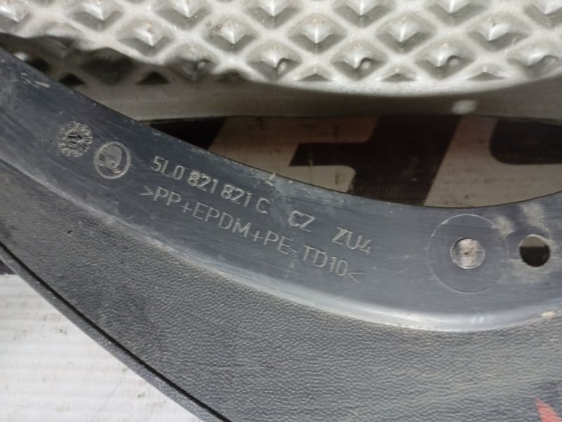 Брызговик Skoda YETI 2015