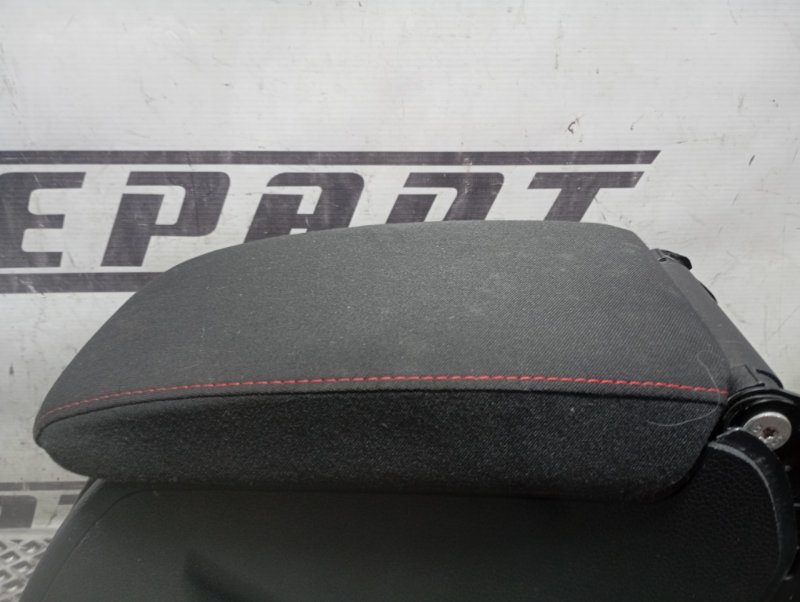 Подлокотник Volkswagen Golf 2011 Mk6