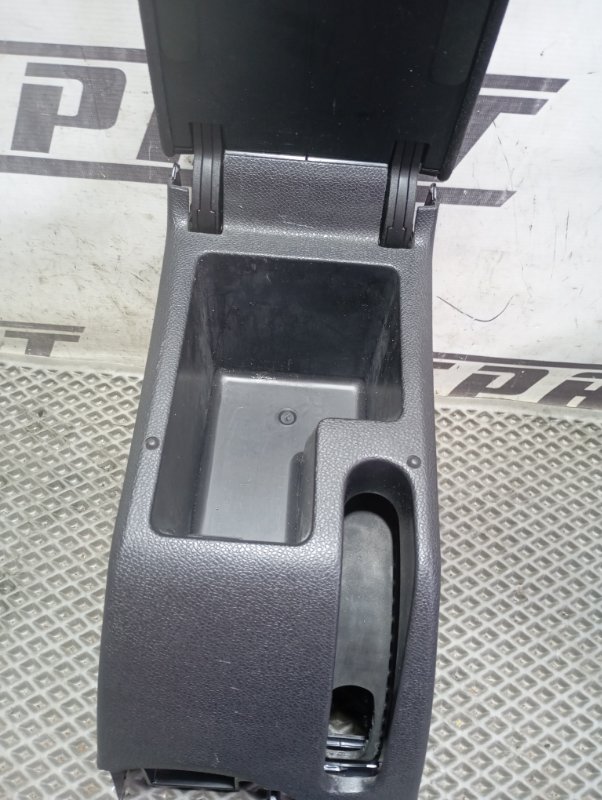 Подлокотник Volkswagen Golf 2011 Mk6