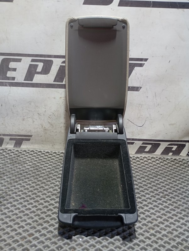 Подлокотник Audi A6 ALLROAD 2010 C6