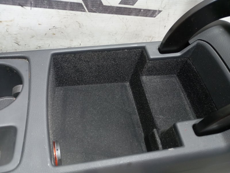 Подлокотник Audi A4 2011 B8