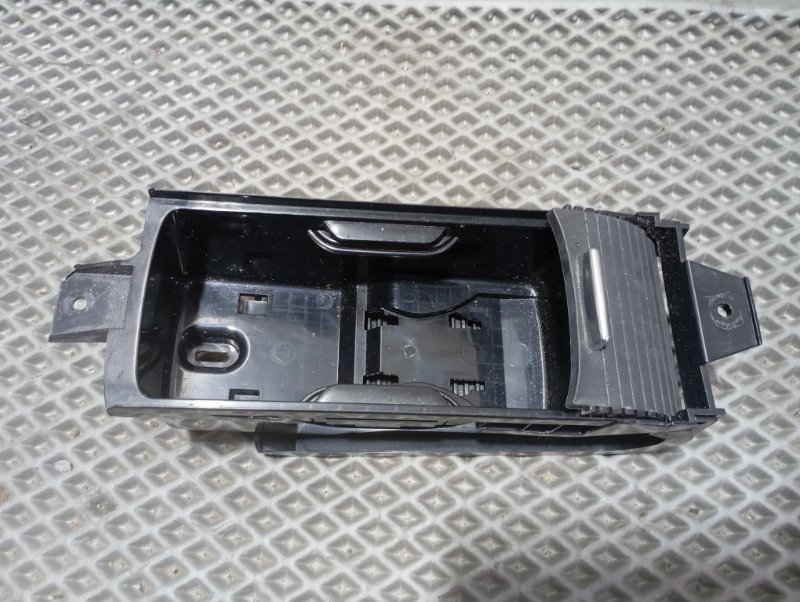 Подстаканник Volkswagen Golf 2011 Mk6