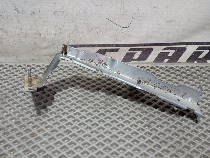 Кронштейн крыла Audi A4 2012 B8