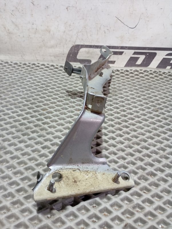 Кронштейн крыла Audi A4 2012 B8