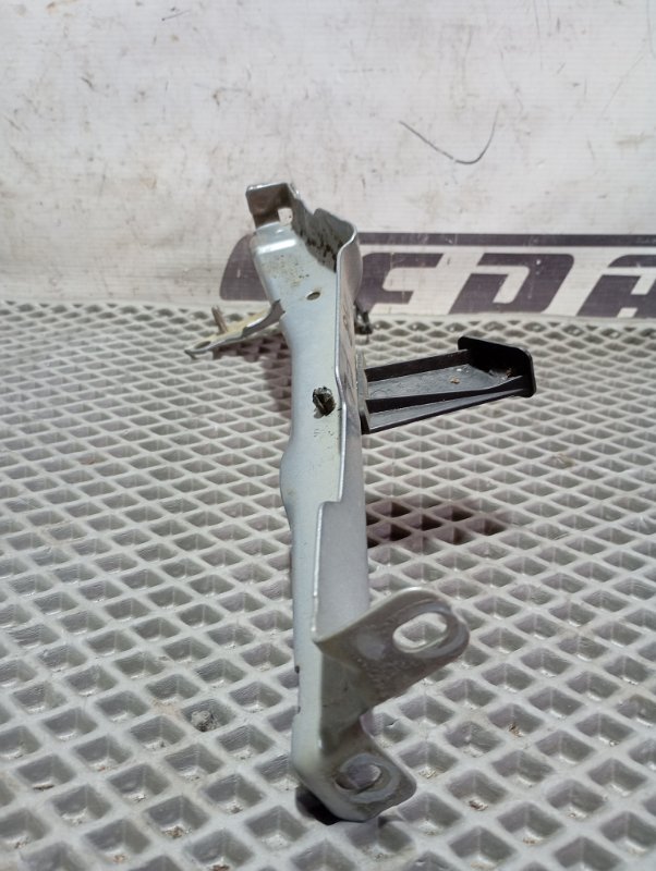 Кронштейн крыла Audi A4 2012 B8