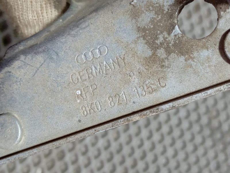 Кронштейн крыла Audi A4 2012 B8