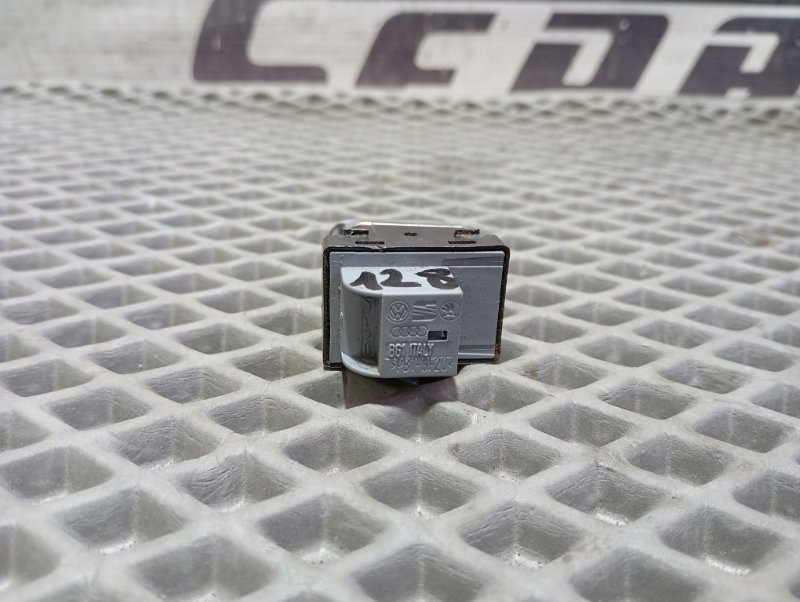 Кнопка стеклоподъемника Audi A6 ALLROAD 2014 C7