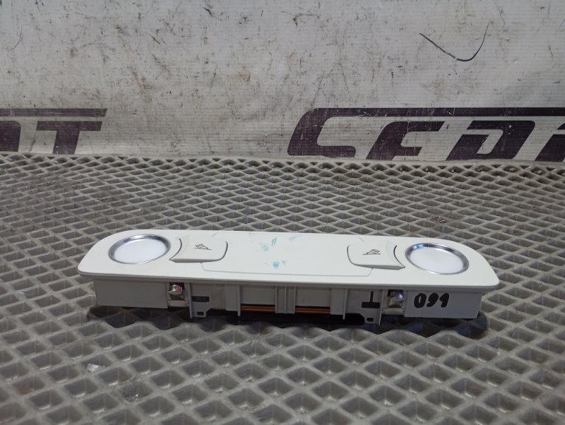 Плафон салона Audi Q7 2010 4L