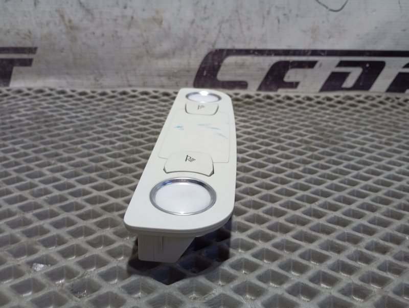 Плафон салона Audi Q7 2010 4L