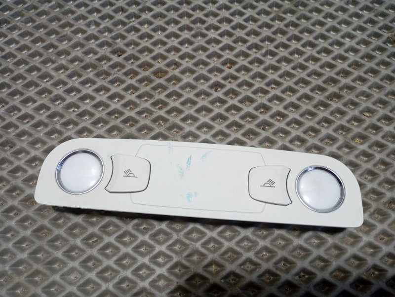 Плафон салона Audi Q7 2010 4L