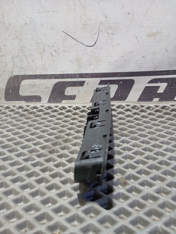 Дефлектор обдува лобового стекла Skoda YETI 2015