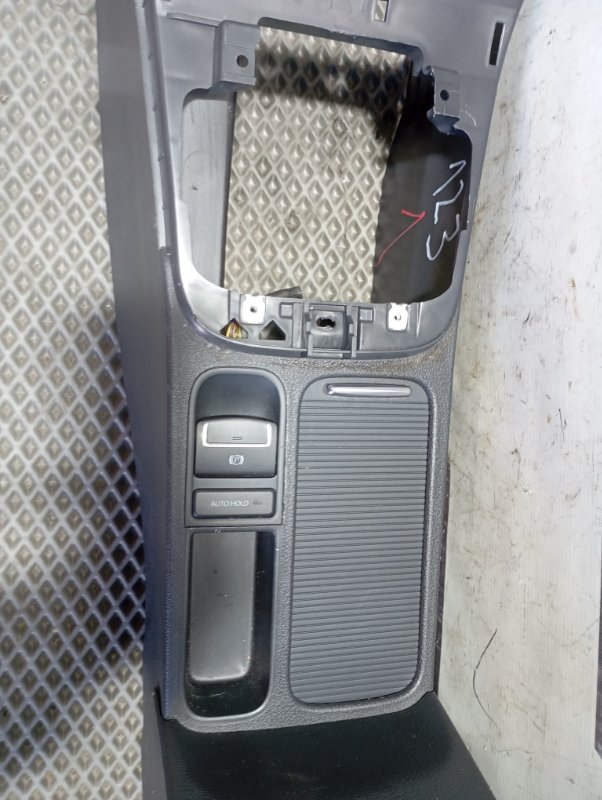 Подлокотник Volkswagen Tiguan 2014 5N