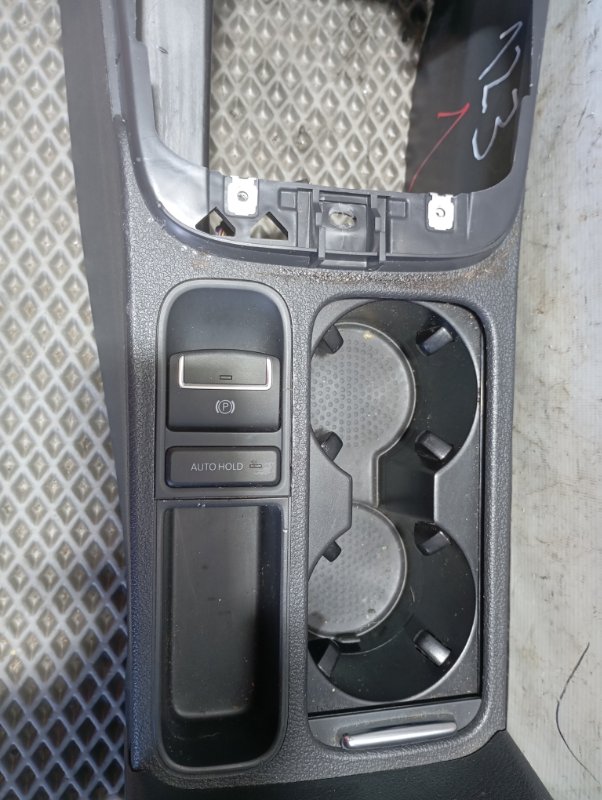 Подлокотник Volkswagen Tiguan 2014 5N