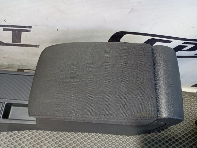 Подлокотник Volkswagen Tiguan 2014 5N
