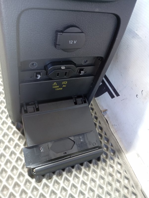 Подлокотник Volkswagen Tiguan 2014 5N