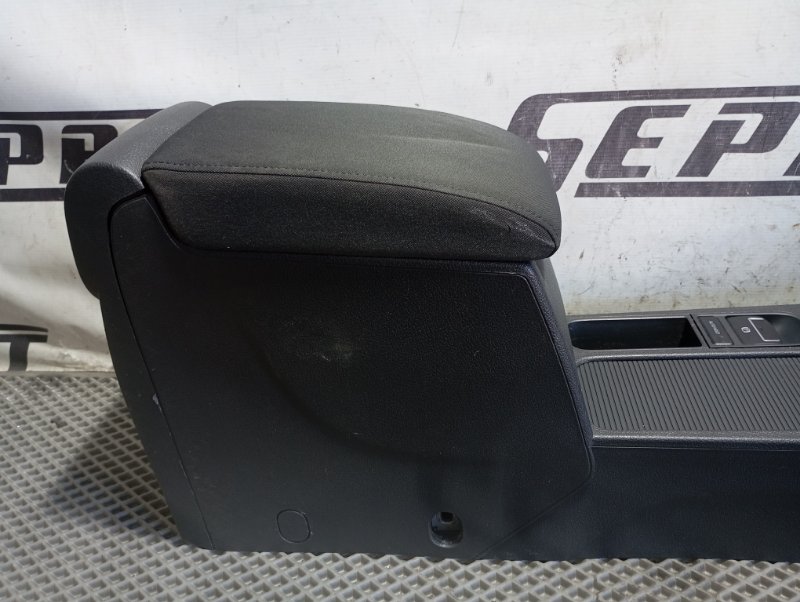 Подлокотник Volkswagen Tiguan 2014 5N