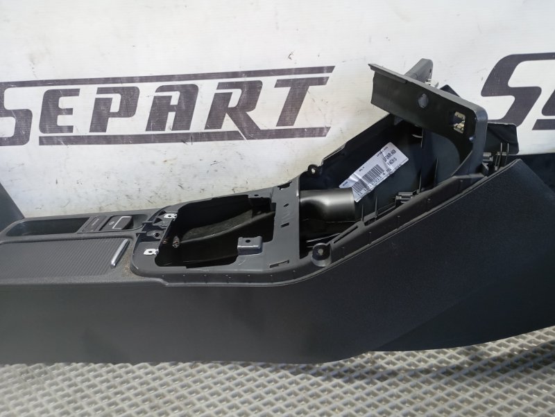 Подлокотник Volkswagen Tiguan 2014 5N