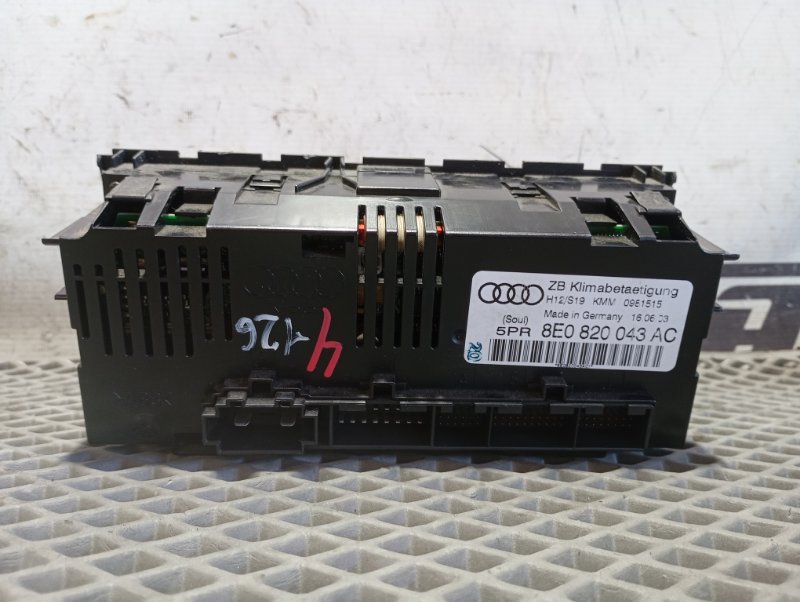 Блок управления климат-контролем Audi A4 2002 B6
