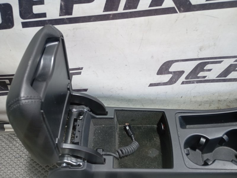 Подлокотник Audi A4 2008 B8